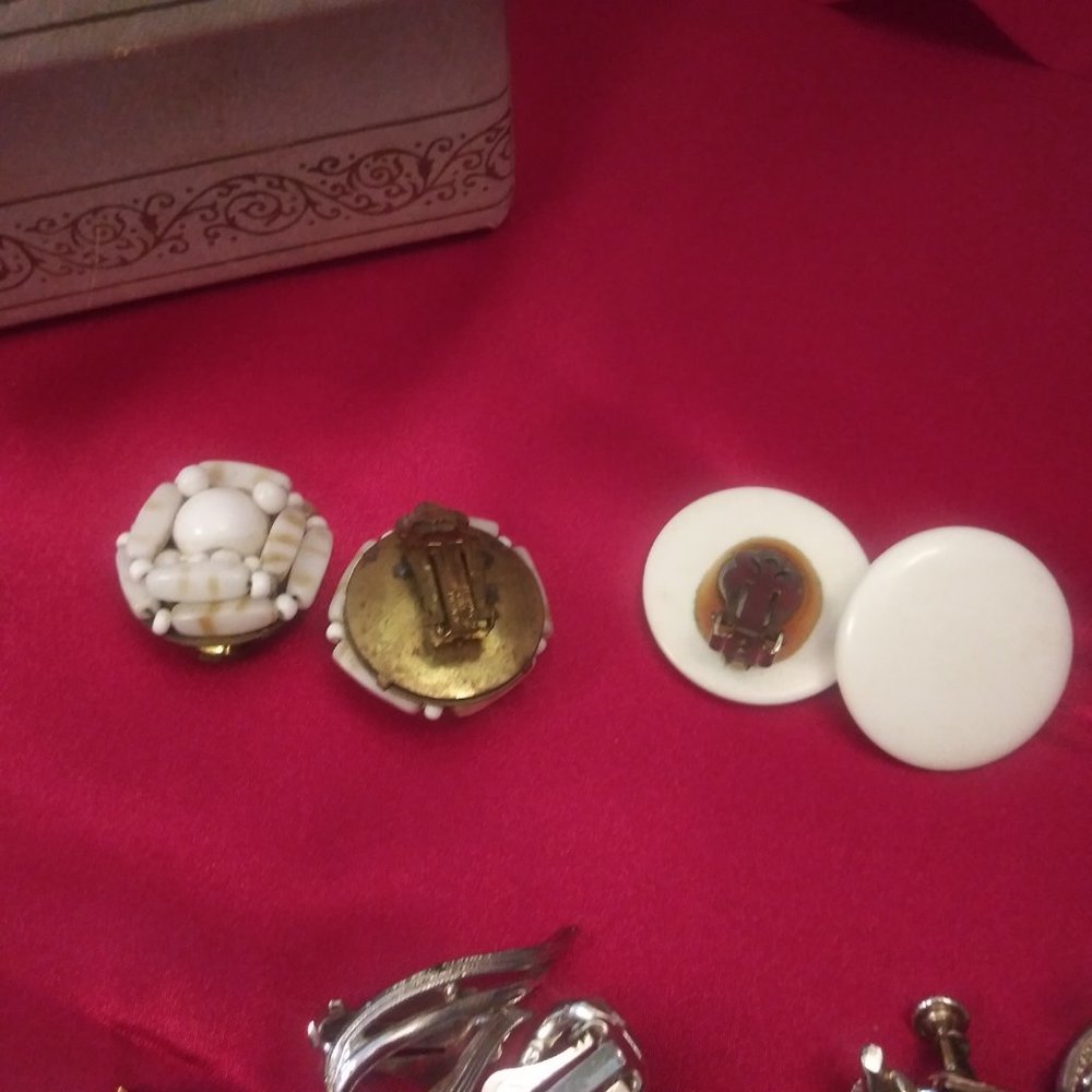 2297 Lot of 14 Pair Vintage Clip On and Screw Back Earrings - Picture 2 of 8